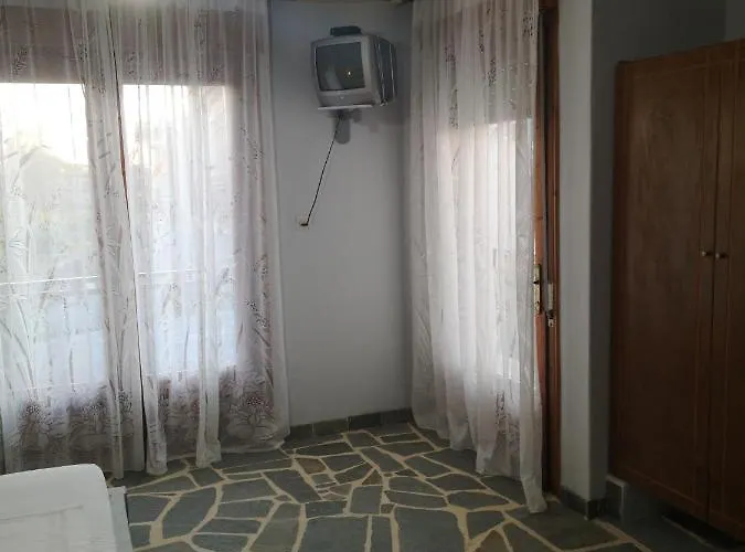 Arleta's Sunny Guest house