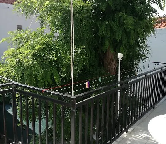 Arleta's Sunny Guest house 3*