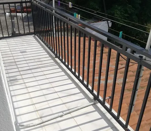 Arleta's Sunny Guest house 3*