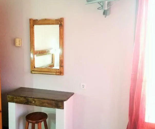 Arleta's Sunny Guest house 3*